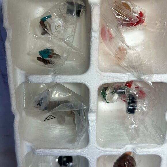 LEGO Friends 41706 24 Mini Builds from 2022 Advent Holiday Calendar - Picture 9 of 9